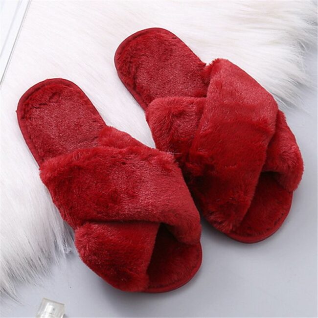 Casual Living Solid Color Keep Warm Plush Slippers